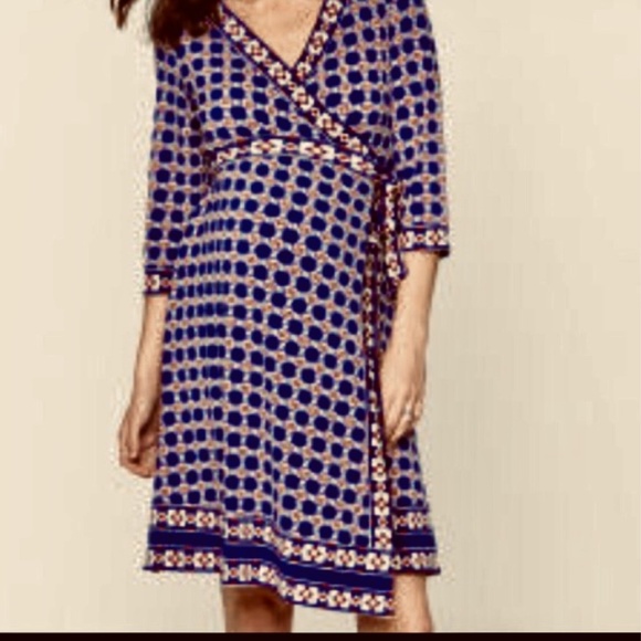 A Pea in the Pod Dresses & Skirts - A Pea In The Pod Printed Wrap Maternity Dress S. M